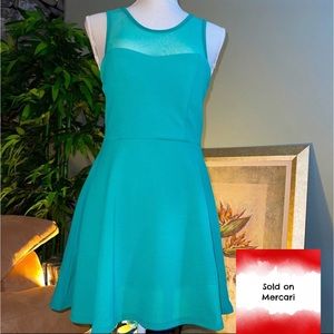 🛍 Flirty green 👗 dress - NWT